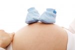 臨月に胎動が少ないと危険!?臨月の胎動が減る原因と対策をわかりやすく解説