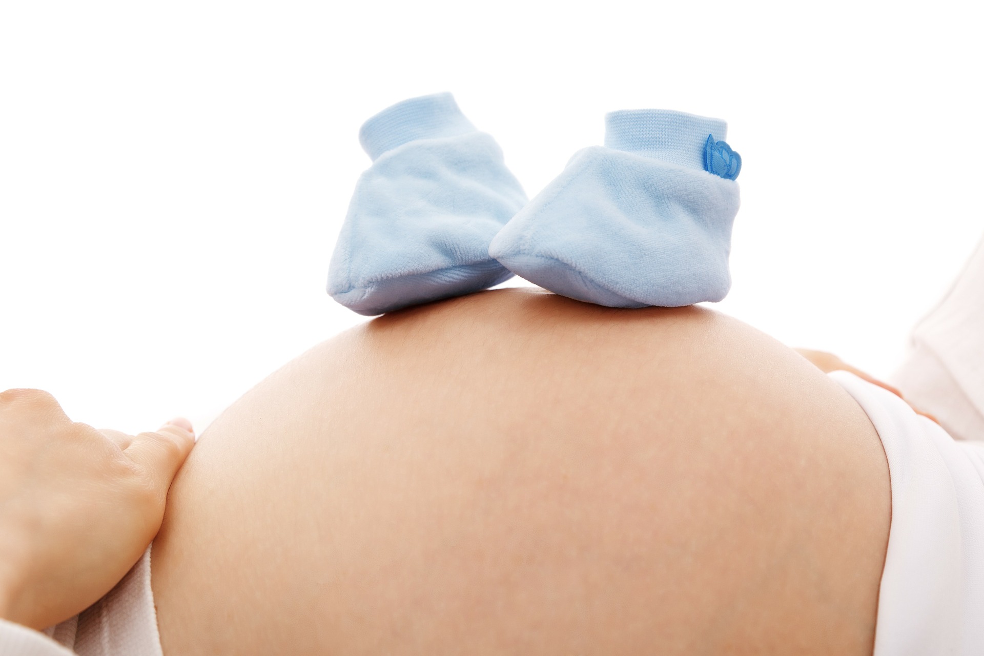 臨月に胎動が少ないと危険 臨月の胎動が減る原因と対策をわかりやすく解説 ベビーテクニック