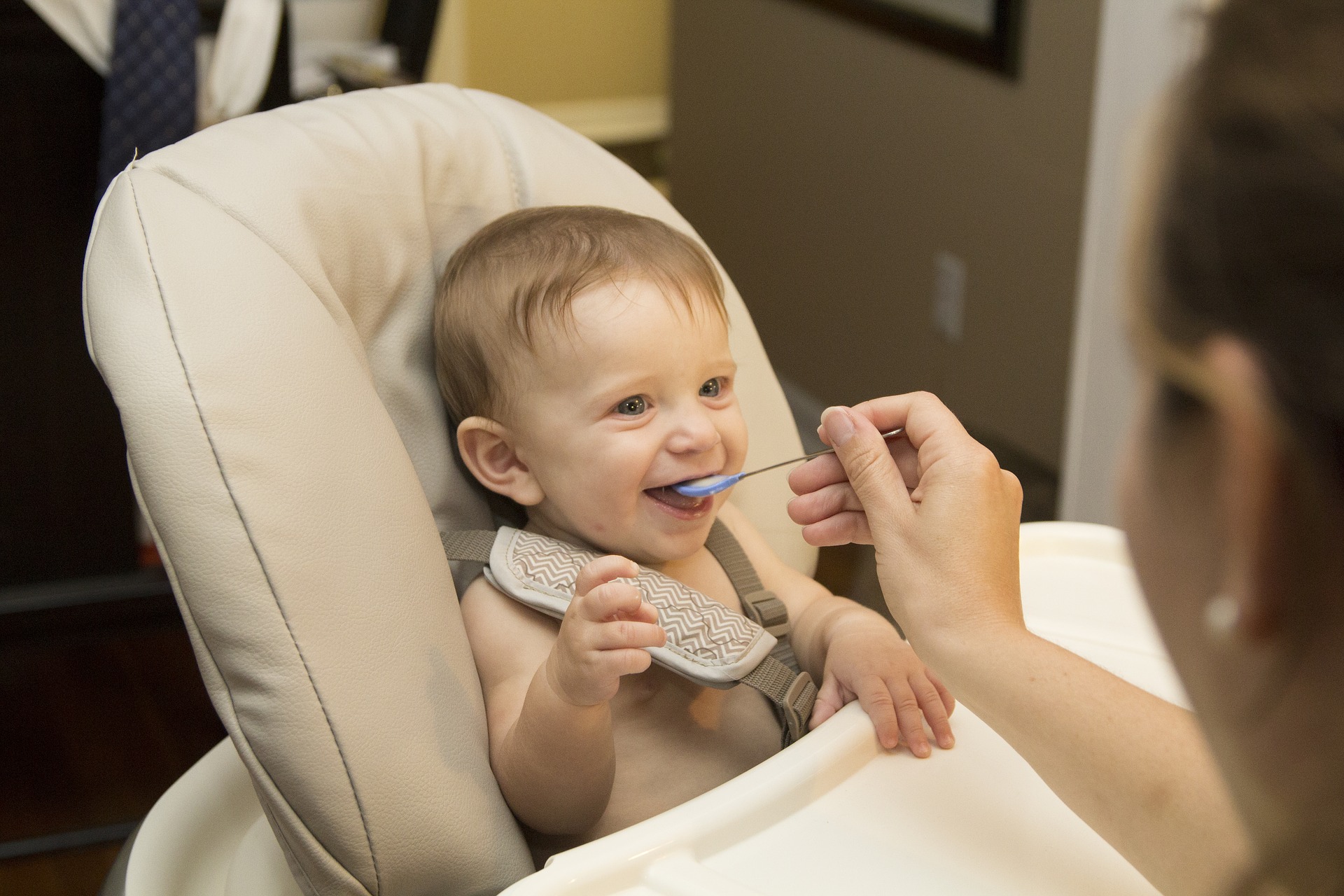 離乳食ではんぺんを与えると危険 赤ちゃん 乳児 の食べ物の注意点 ベビーテクニック