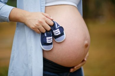 妊婦と赤ちゃんの靴