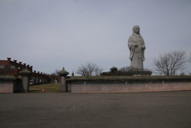 親鸞聖人の像